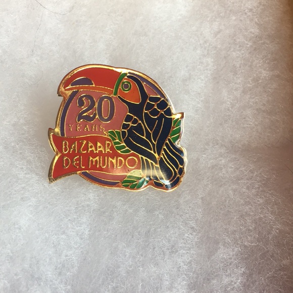 Vintage Bazaar Del Mundo 20 years anniversary pin - Picture 2 of 3